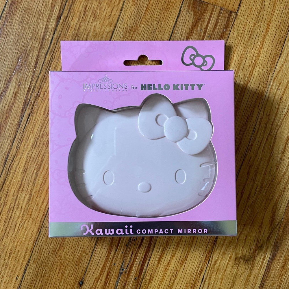 🎀NWT Impression x Hello Kitty Compact Mirror